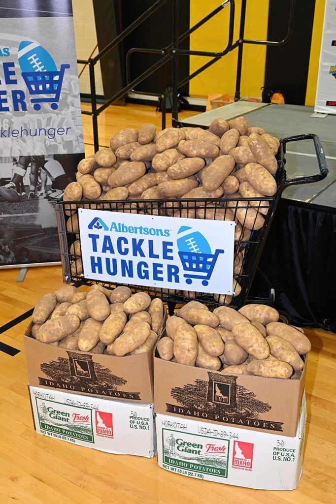 2018 - Albertson's Tackle Hunger - Photo 001