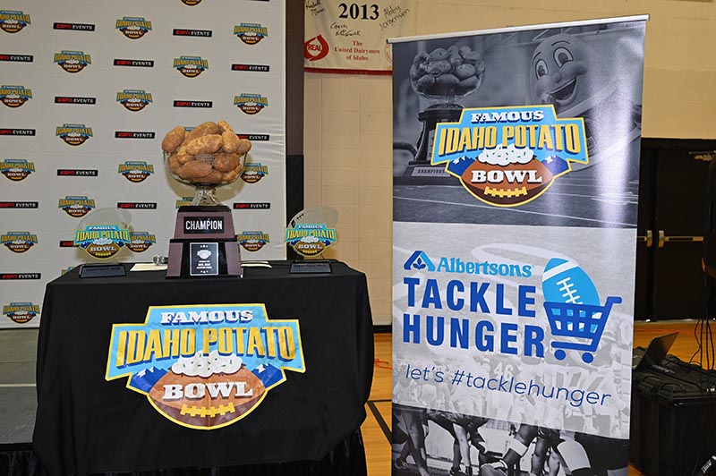 2018 - Albertson's Tackle Hunger - Photo 005