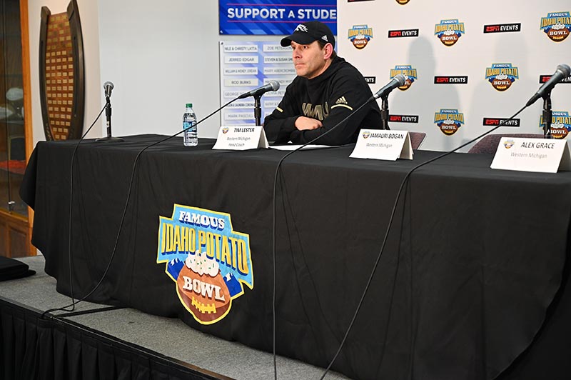 2018 - Post-Game Press Conference - Photo 003