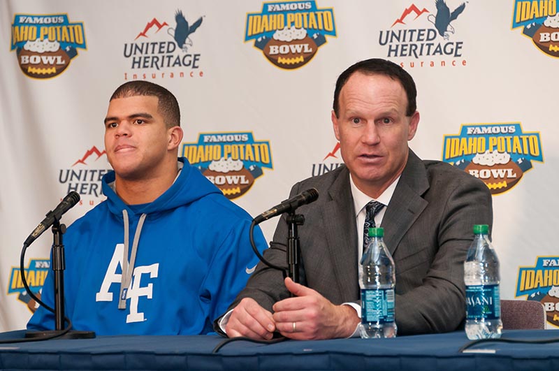 2014 - Post-Game Press Conference - Photo 008